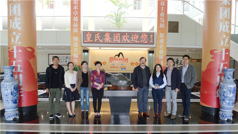 烏拉圭奶業(yè)協(xié)會(huì )顧問(wèn)Ruben Casavalle一行到皇氏集團參觀(guān)考察