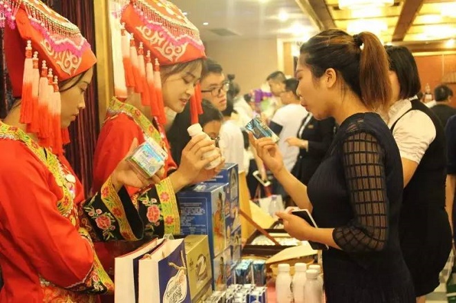 皇氏乳業(yè)攜多項產(chǎn)品亮相“遍行天下 心儀廣西—廣西品牌神州行”啟動(dòng)儀式