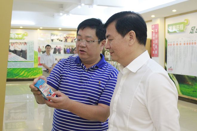 中信銀行南寧分行羅庚行長(cháng)一行到皇氏集團調研
