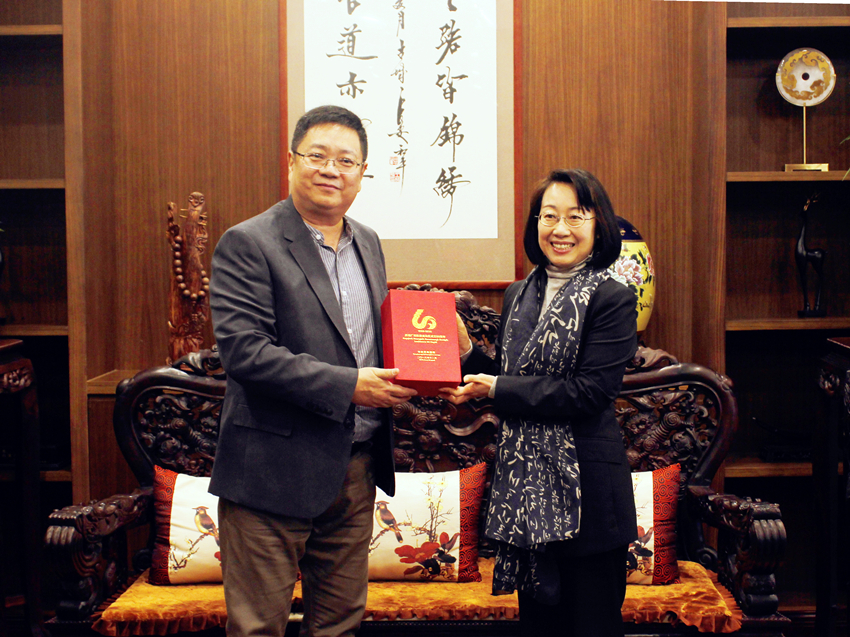 南寧市領(lǐng)導到皇氏集團開(kāi)展60周年大慶走訪(fǎng)慰問(wèn)活動(dòng)