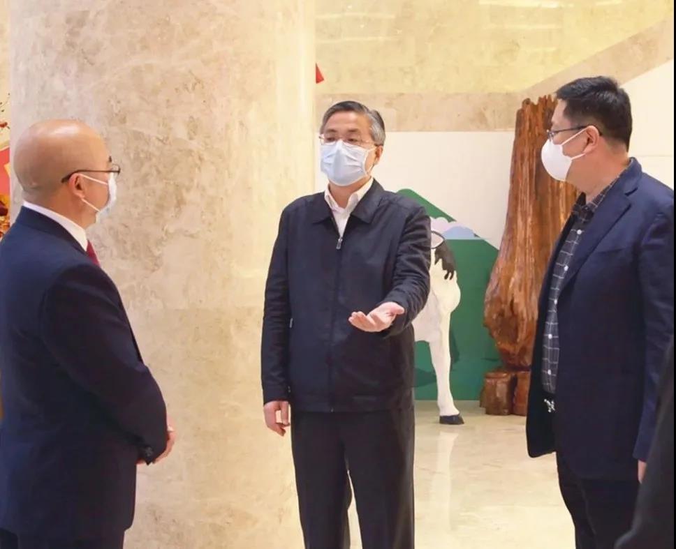 南寧市市長(cháng)周紅波一行蒞臨皇氏集團調研企業(yè)復工復產(chǎn)情況