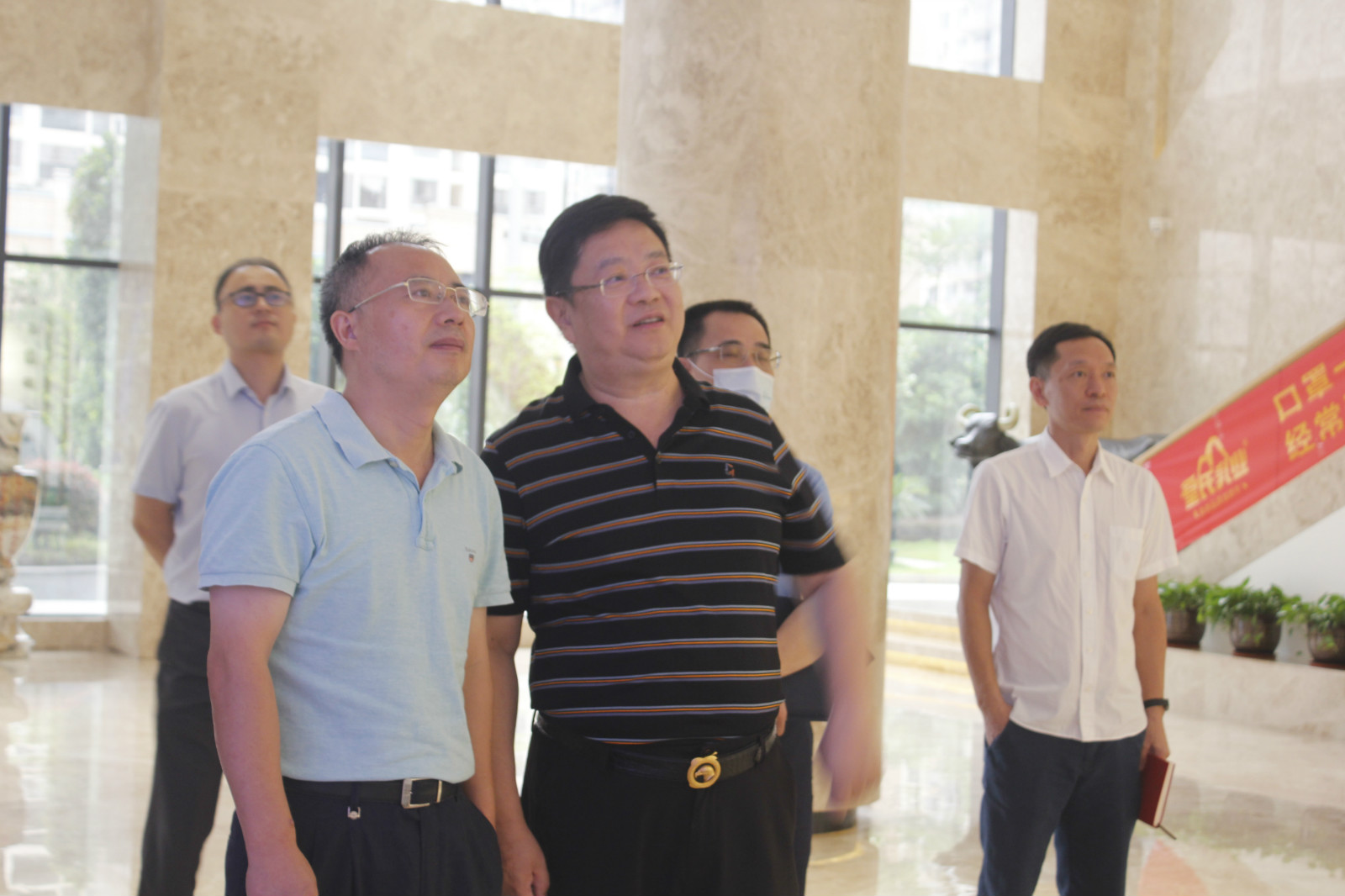 廣西銀保監局副局長(cháng)田代臣率調研組一行蒞臨皇氏集團調研指導
