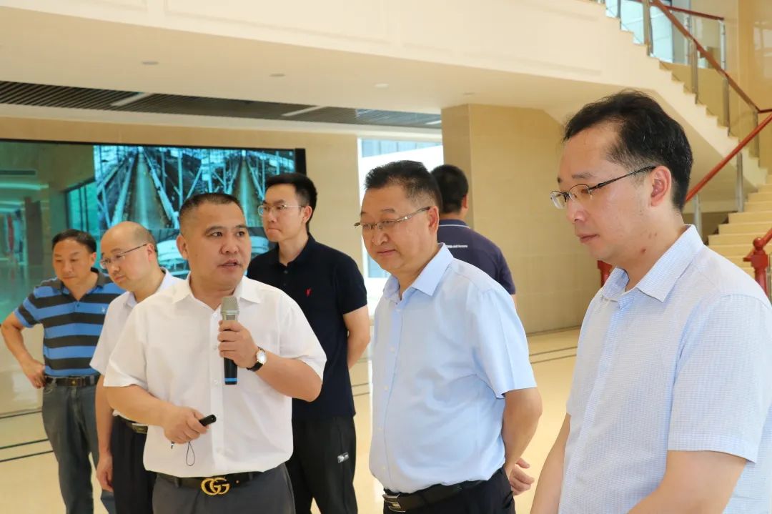 貴州省紀委省監委派駐第十三紀檢組、省工信廳一行蒞臨皇氏集團遵義乳業(yè)調研
