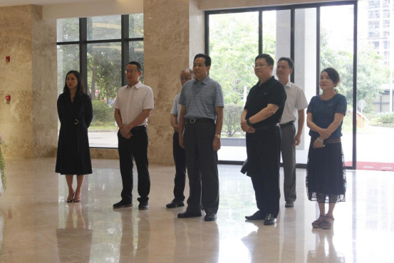 自治區政協(xié)副主席、黨組副書(shū)記黃世勇一行蒞臨皇氏集團調研指導
