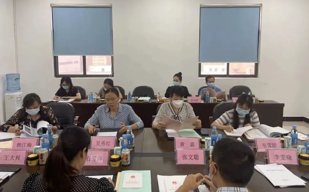 南寧市民族宗教事務(wù)委員會(huì )黨組書(shū)記、主任吳秀紅到皇氏乳業(yè)調研民族團結創(chuàng  )建工作