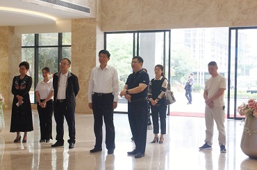 自治區政協(xié)副主席、黨組成員費志榮到皇氏集團宣講黨的二十大精神