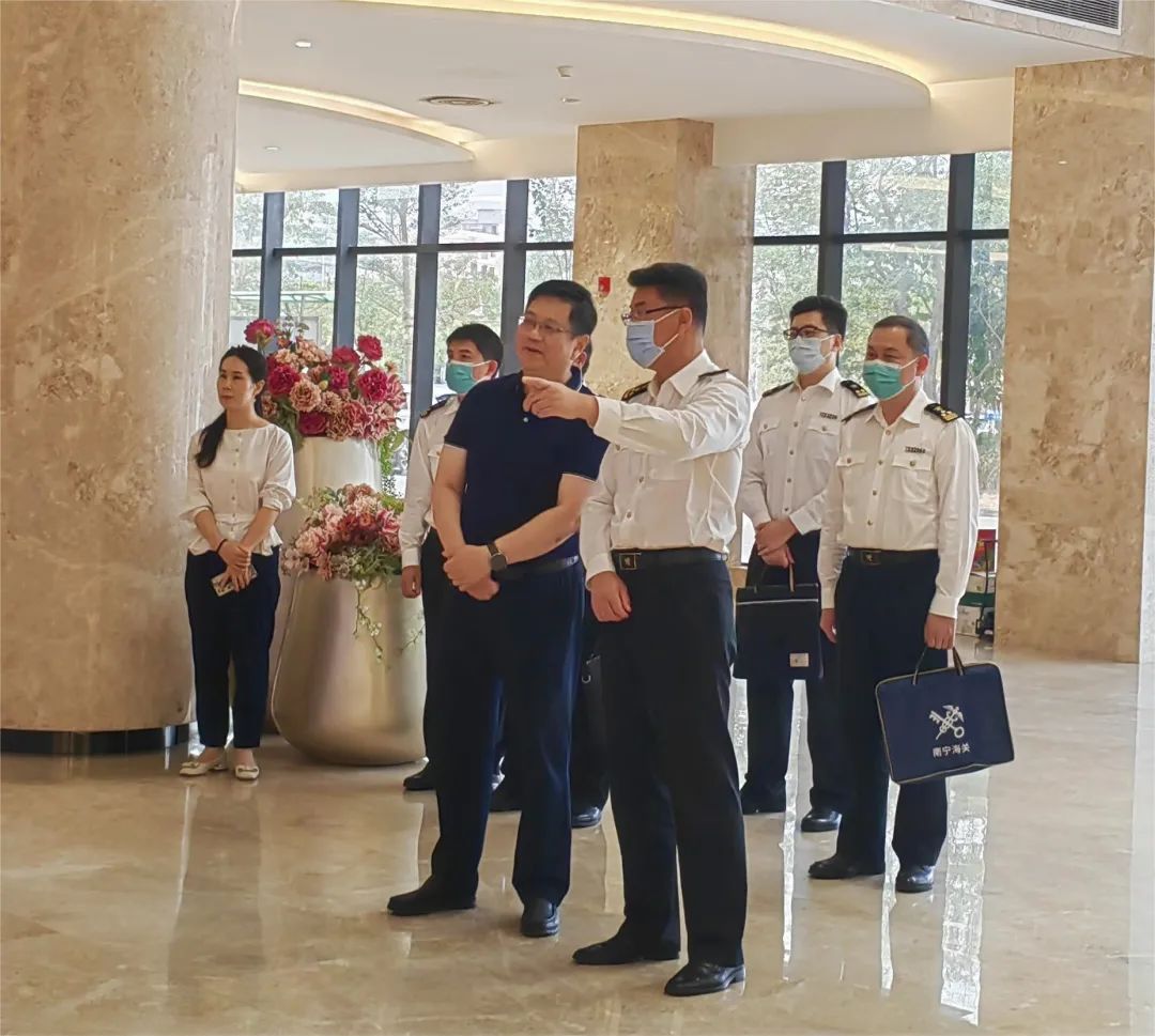 南寧海關(guān)一行蒞臨皇氏賽爾公司調研并指導水牛胚胎進(jìn)口工作