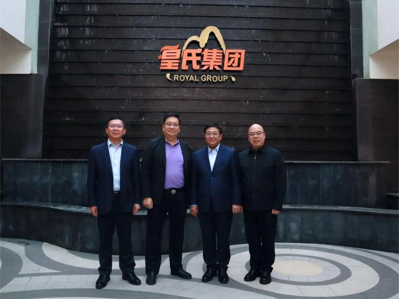 廣西北部灣銀行行長(cháng)楊育智率隊到皇氏集團考察調研